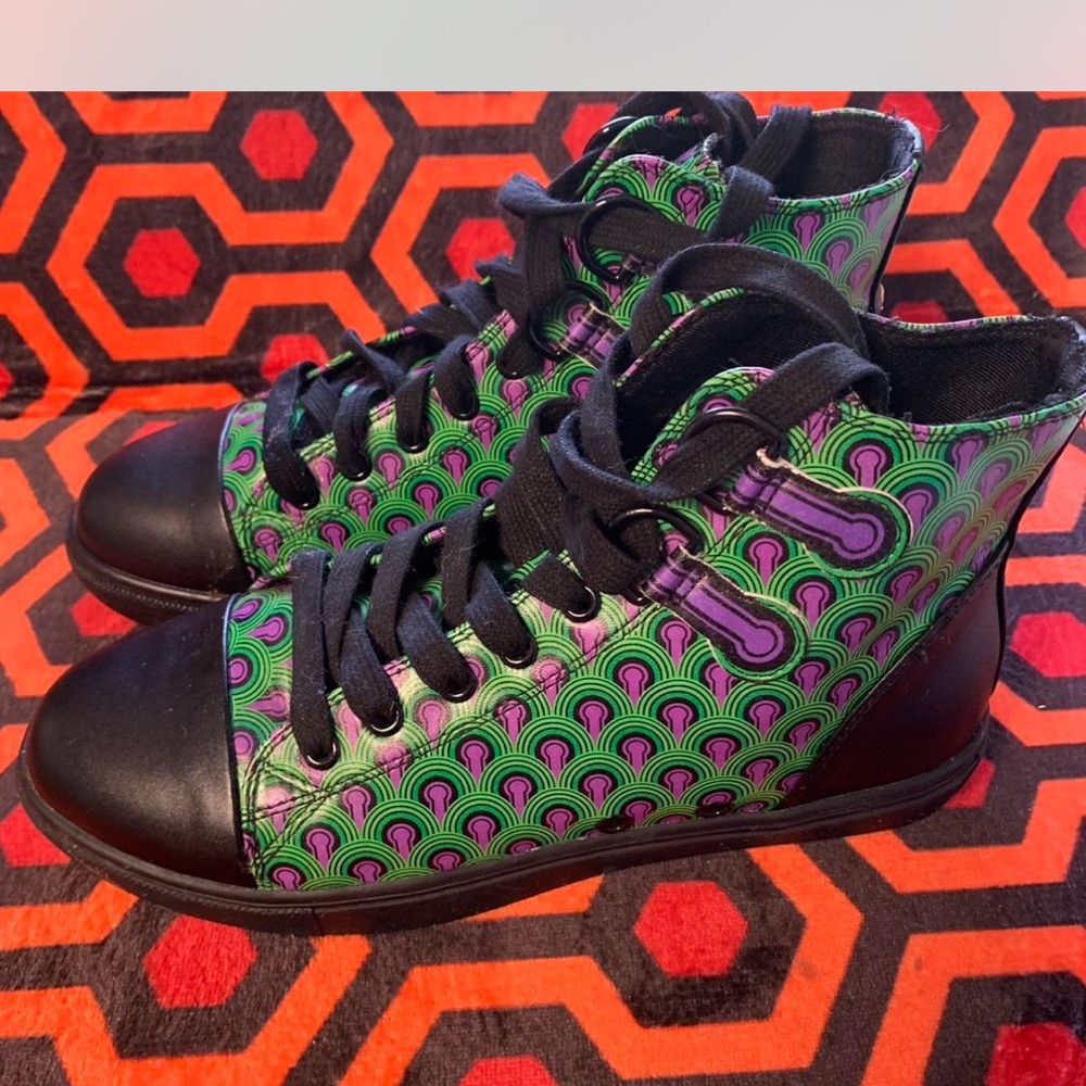 Strange Cvlt Room 237 design from the Shining high tops. Size 8 ❤️